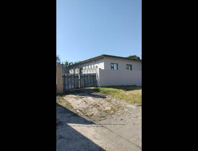 3 BEDROOM HOUSE FOR SALE IN CROSBY